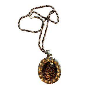 Leopard Print Pendant Necklace With Rhinestone Accents - Twisted Chain